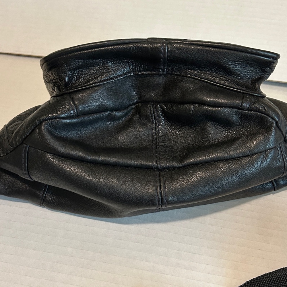 Vintage Black Leather waist pack. 3 separate zippered pouches.Soft leather. - Picture 3 of 9